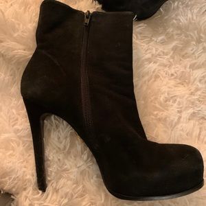 Pour la Victoire heel boots